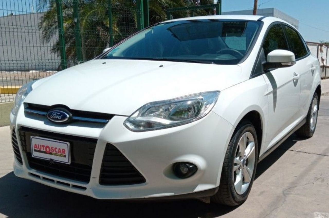 Ford Focus Usado Financiado en Mendoza, deRuedas