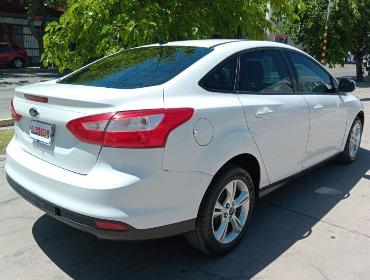 Ford Focus Usado Financiado en Mendoza, deRuedas