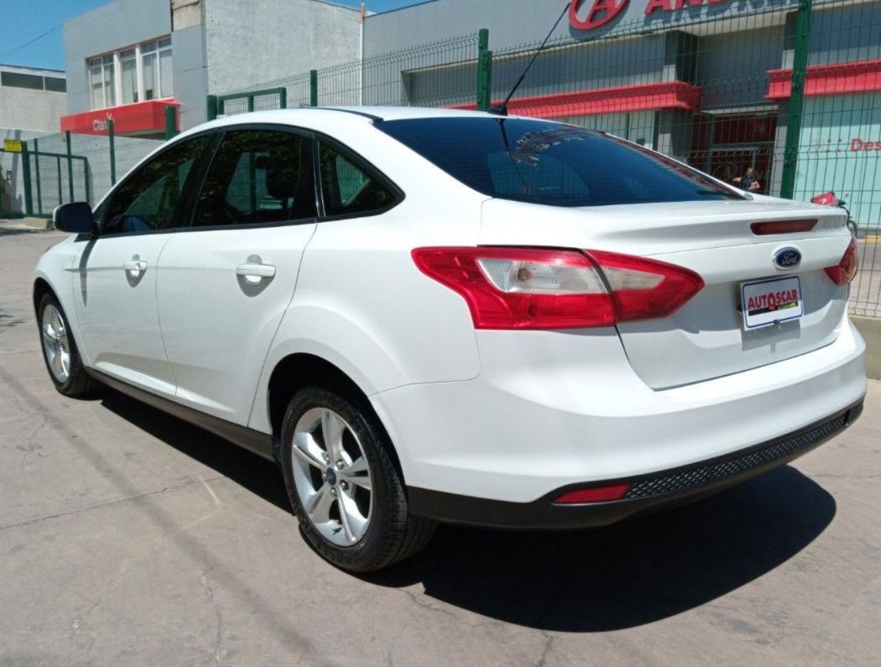 Ford Focus Usado Financiado en Mendoza, deRuedas