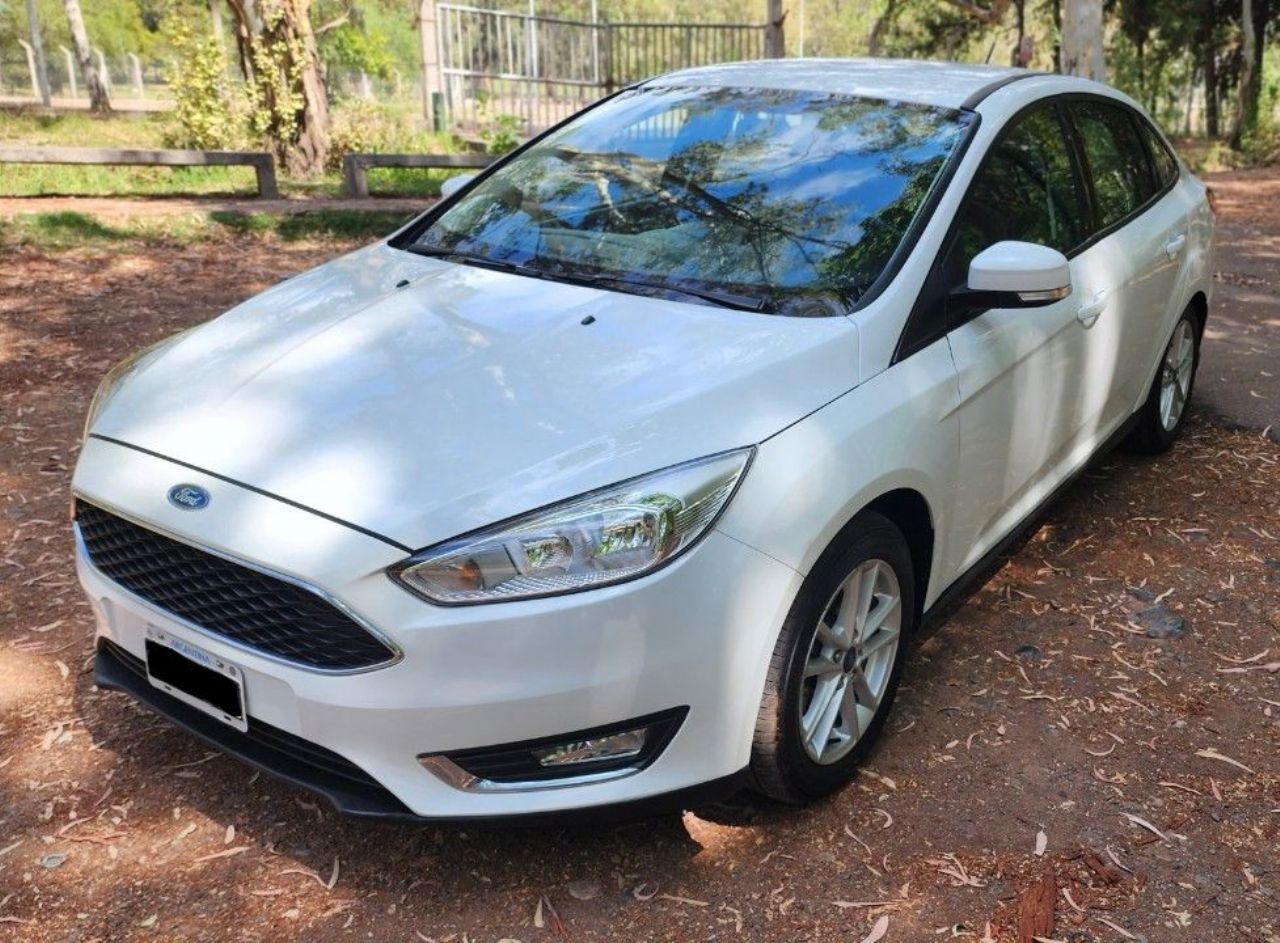 Ford Focus Usado Financiado en Mendoza, deRuedas