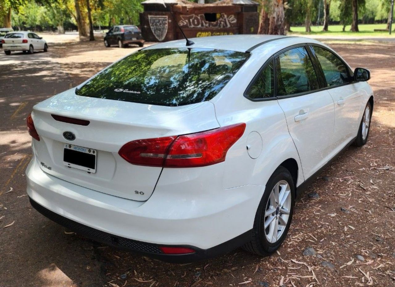 Ford Focus Usado Financiado en Mendoza, deRuedas