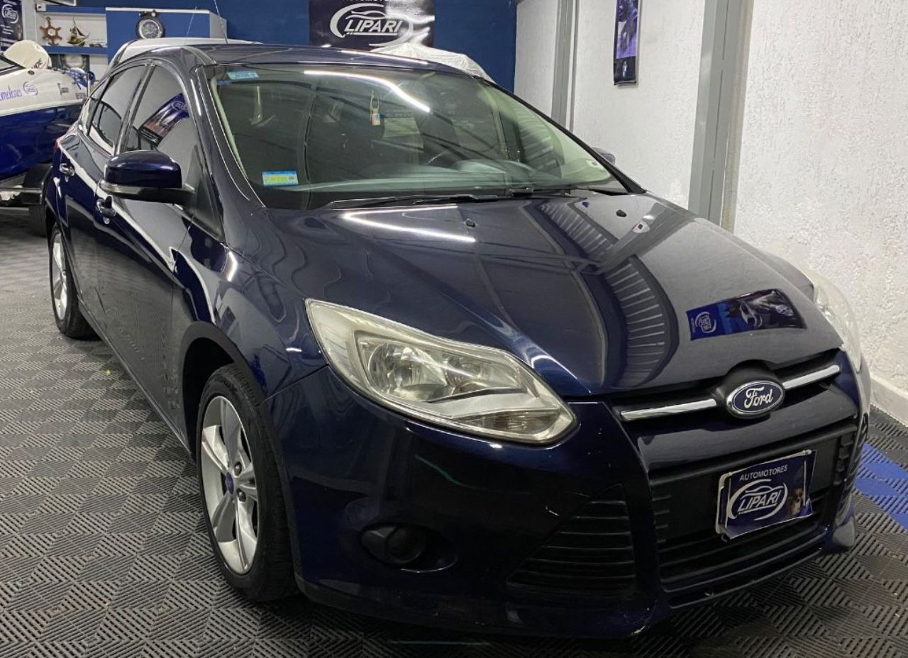 Ford Focus Usado Financiado en Mendoza, deRuedas