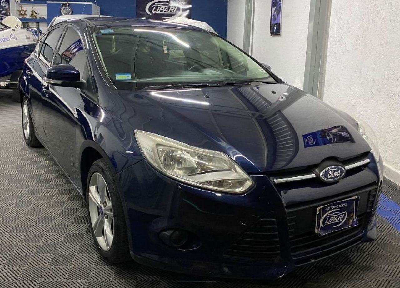 Ford Focus Usado Financiado en Mendoza, deRuedas