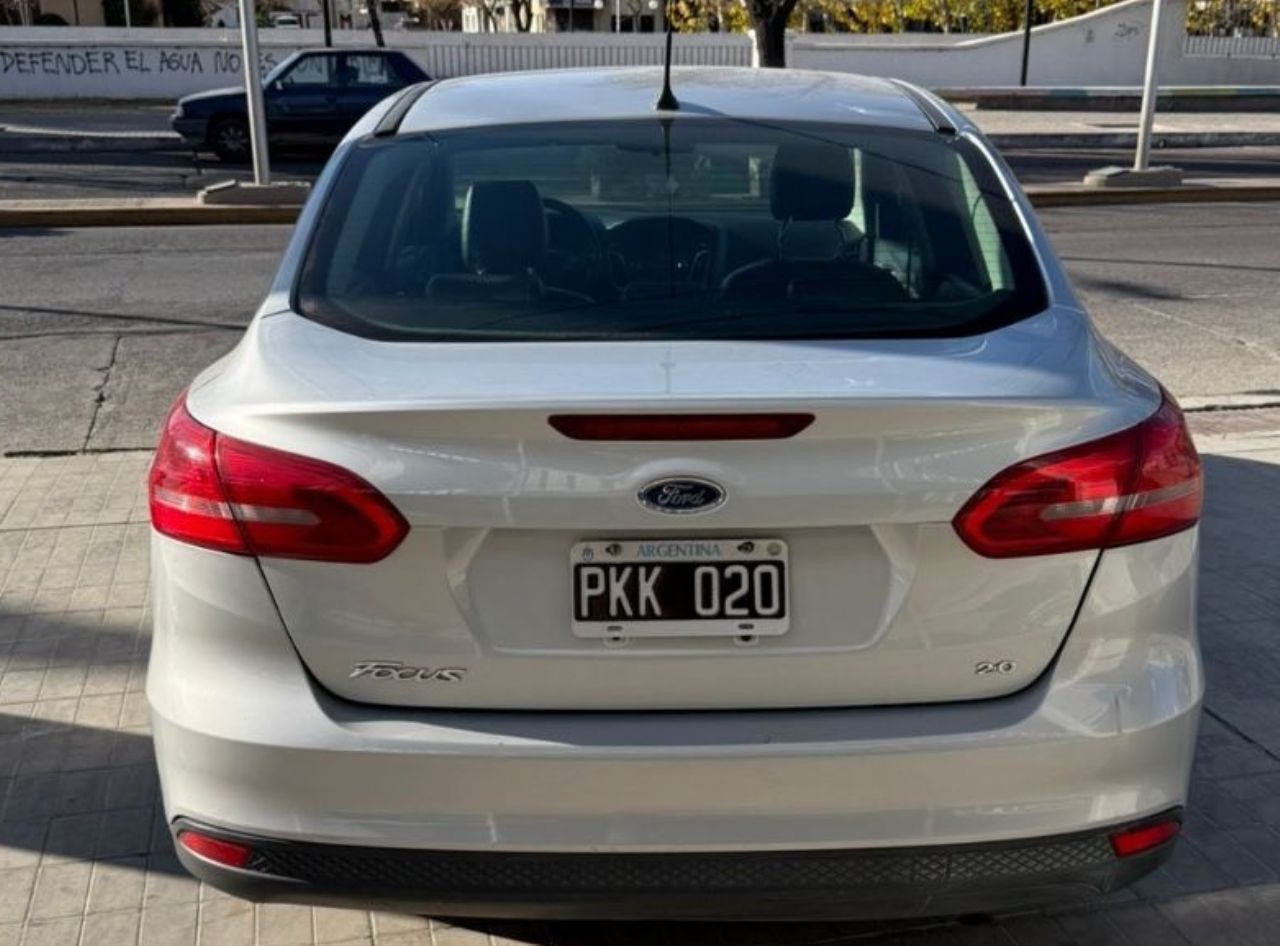 Ford Focus Usado Financiado en Mendoza, deRuedas