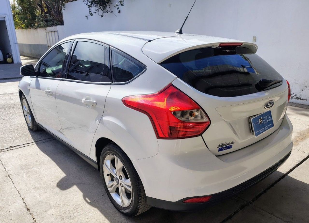 Ford Focus Usado Financiado en Mendoza, deRuedas