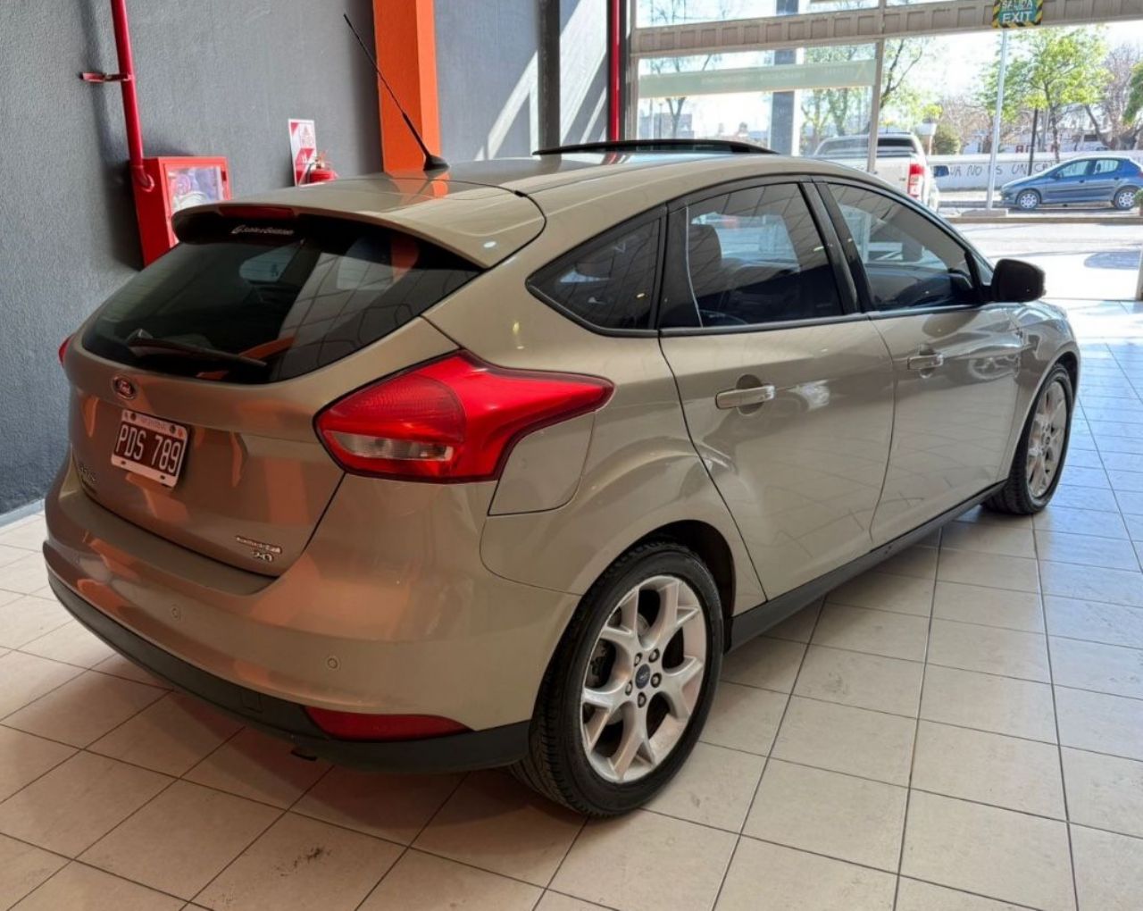 Ford Focus Usado Financiado en Mendoza, deRuedas
