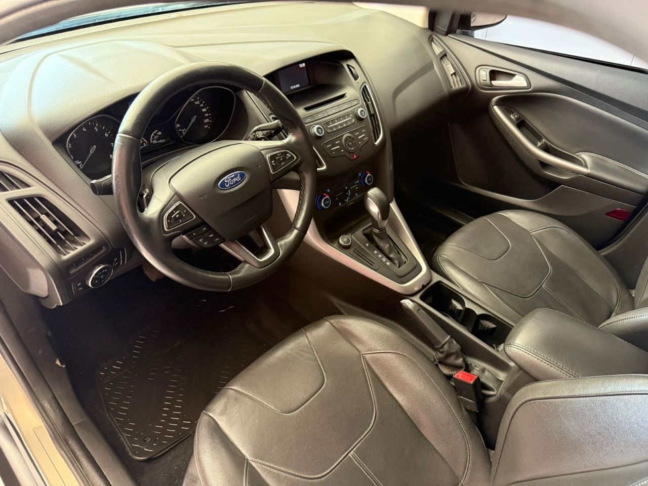 Ford Focus Usado Financiado en Mendoza, deRuedas