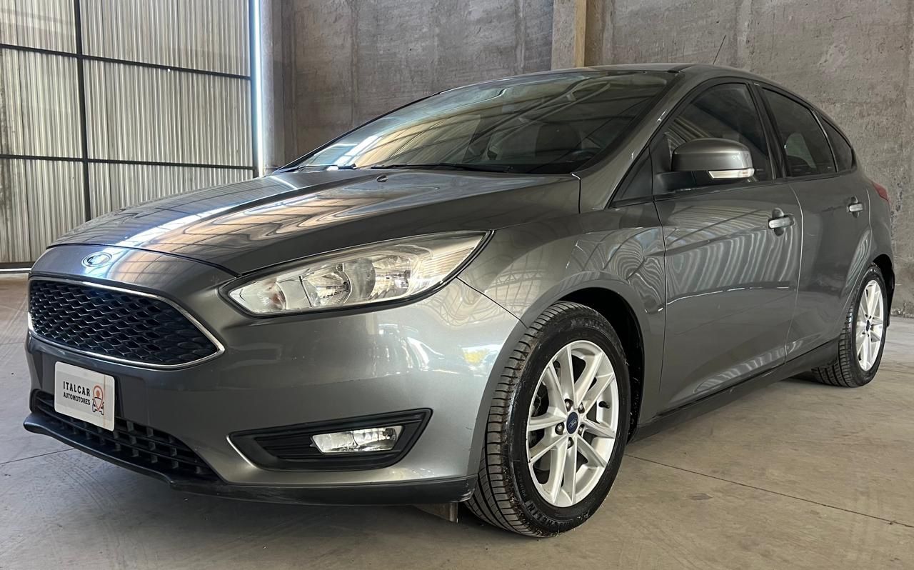 Ford Focus Usado Financiado en Mendoza, deRuedas