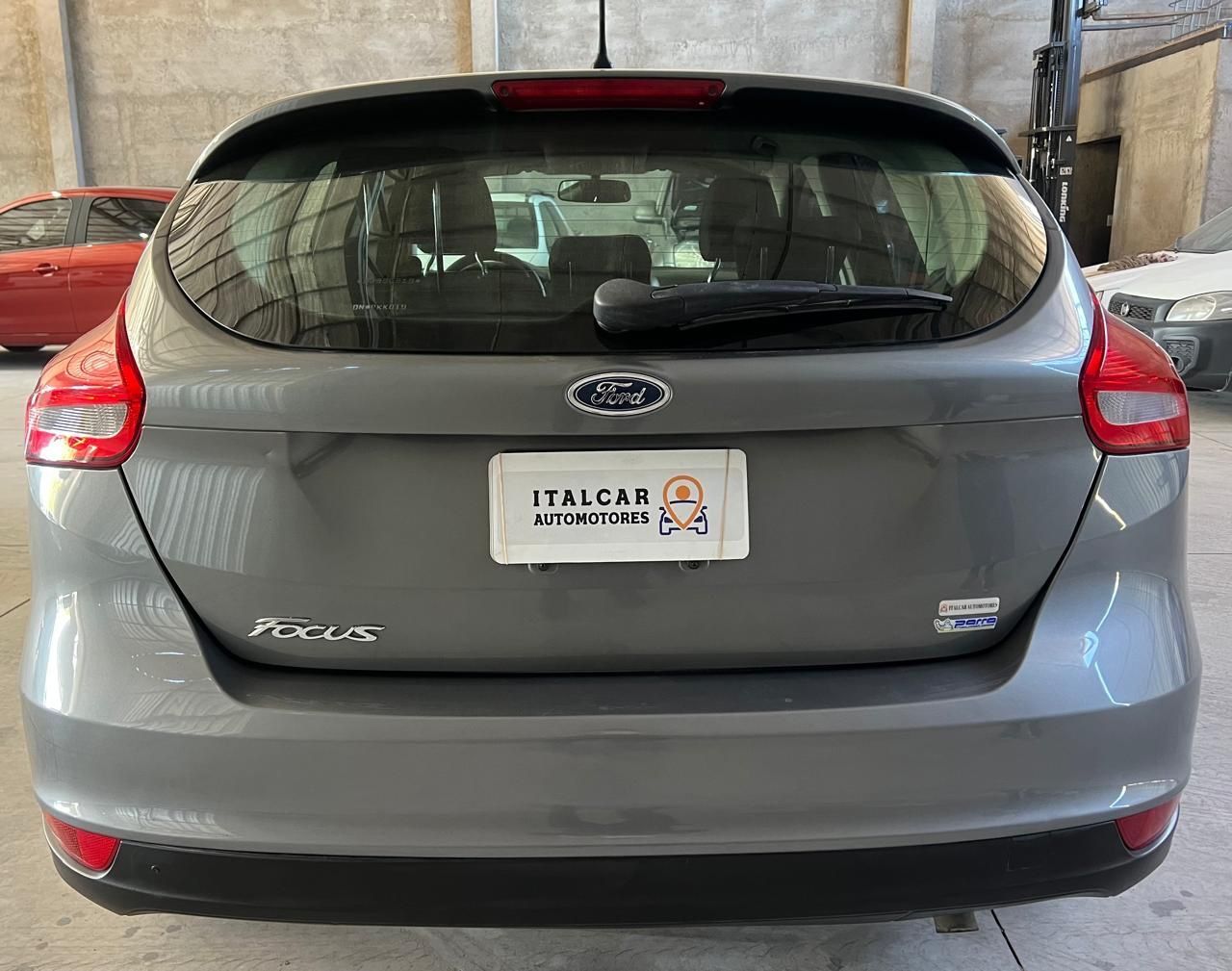 Ford Focus Usado Financiado en Mendoza, deRuedas