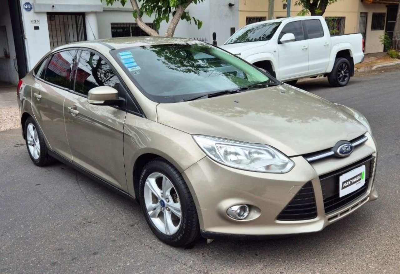 Ford Focus Usado Financiado en Mendoza, deRuedas