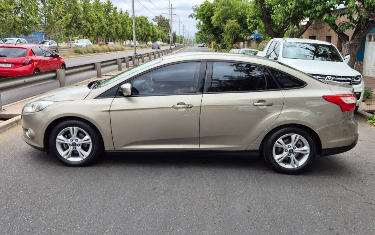 Ford Focus Usado Financiado en Mendoza, deRuedas