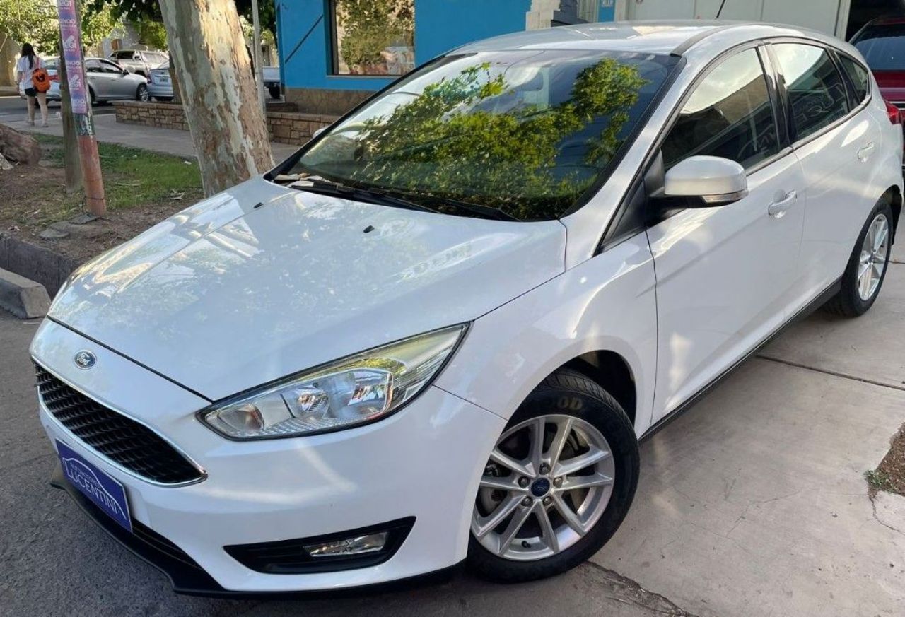 Ford Focus Usado Financiado en Mendoza, deRuedas