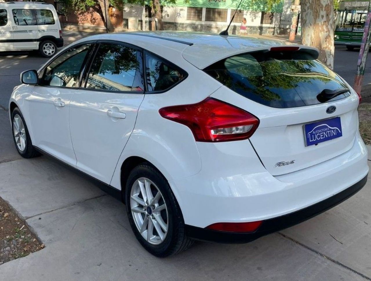 Ford Focus Usado Financiado en Mendoza, deRuedas