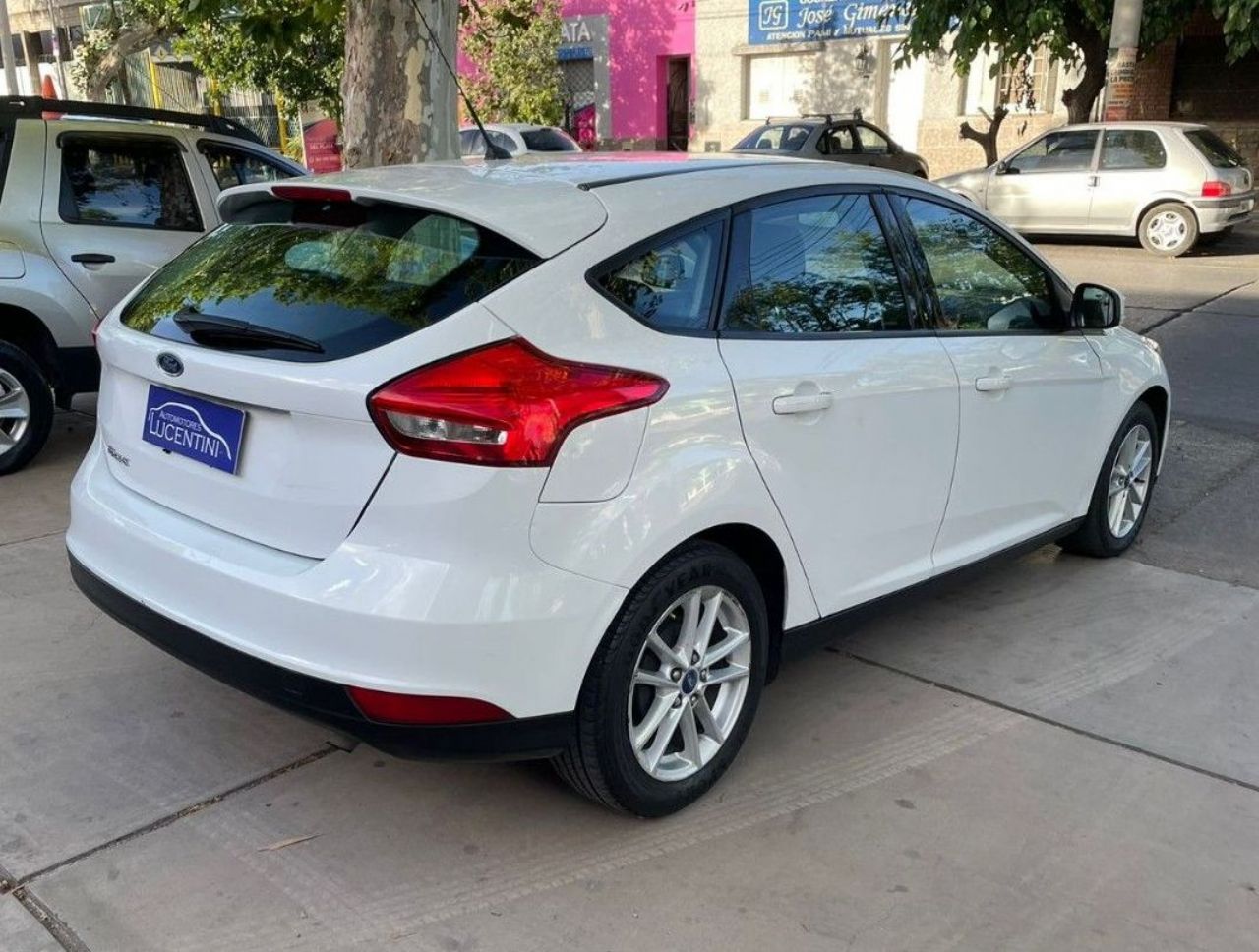 Ford Focus Usado Financiado en Mendoza, deRuedas