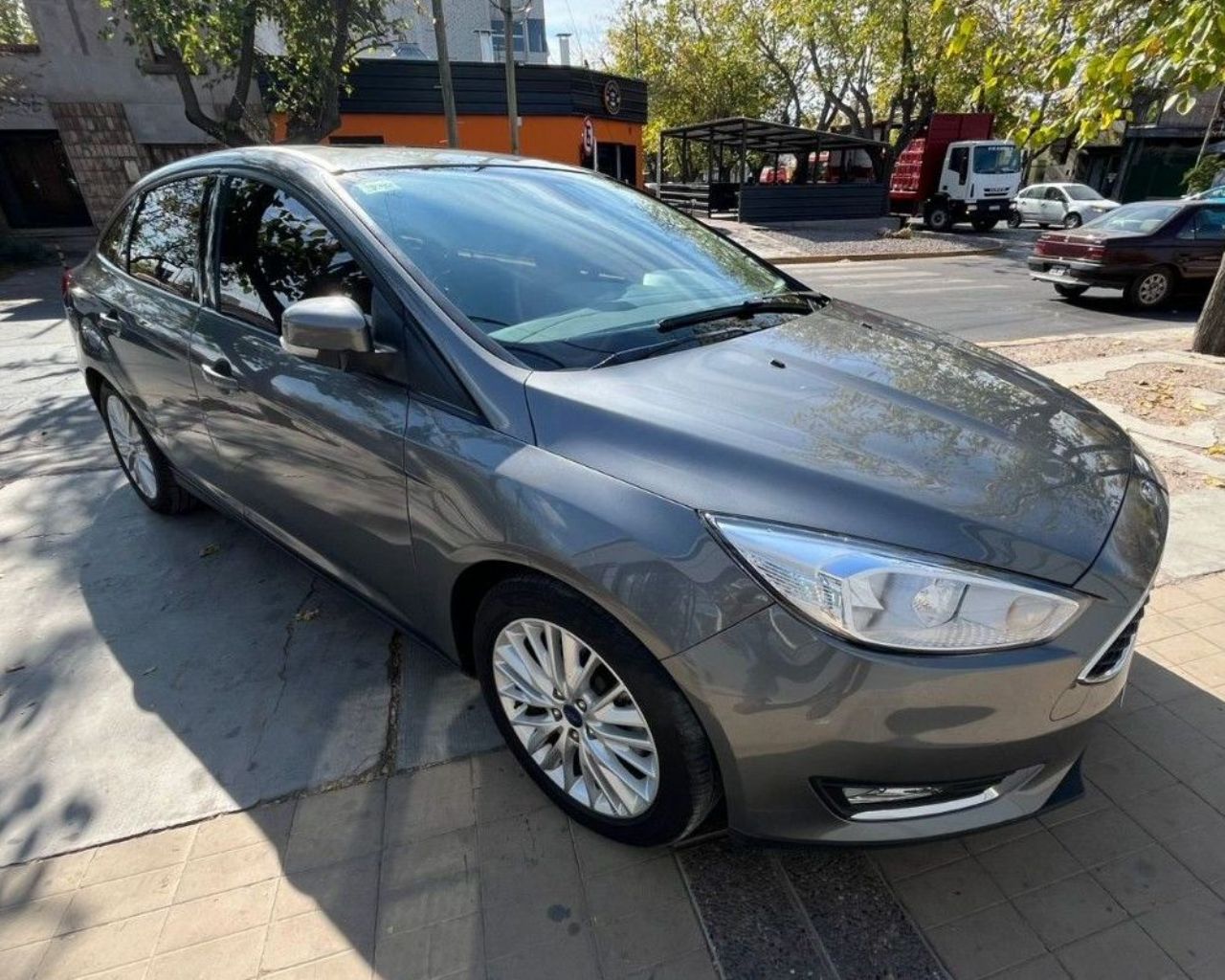 Ford Focus Usado Financiado en Mendoza, deRuedas