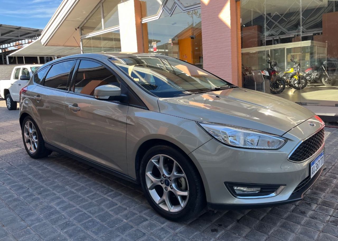 Ford Focus Usado Financiado en Mendoza, deRuedas
