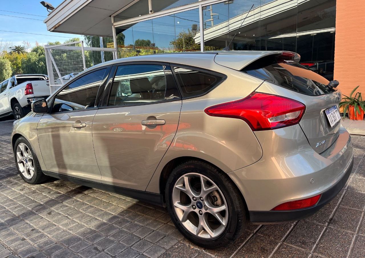 Ford Focus Usado Financiado en Mendoza, deRuedas