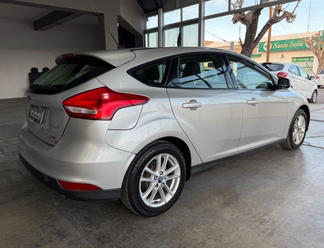 Ford Focus Usado Financiado en Mendoza, deRuedas