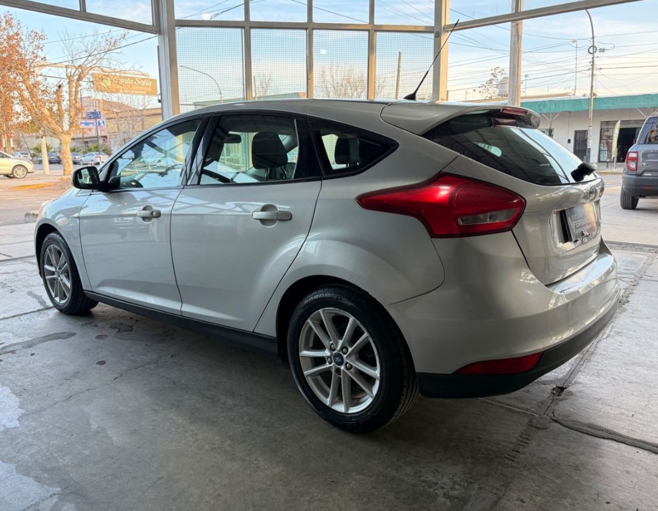 Ford Focus Usado Financiado en Mendoza, deRuedas