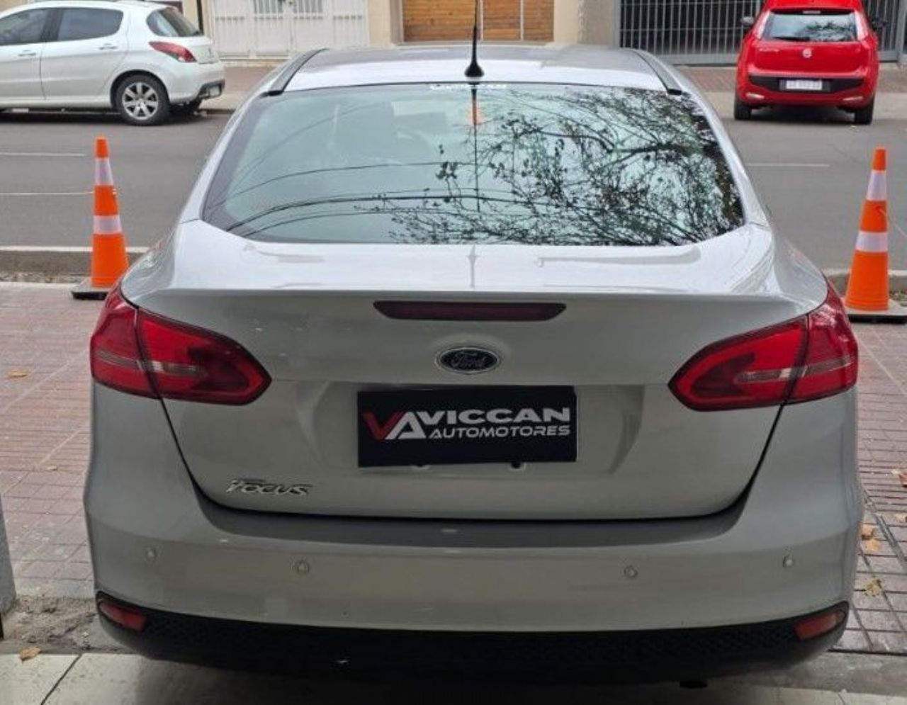 Ford Focus Usado Financiado en Mendoza, deRuedas