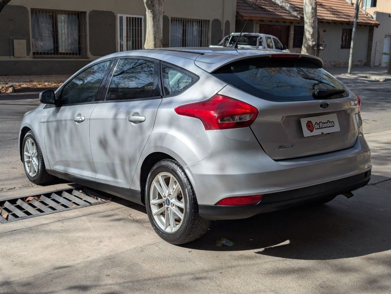Ford Focus Usado Financiado en Mendoza, deRuedas