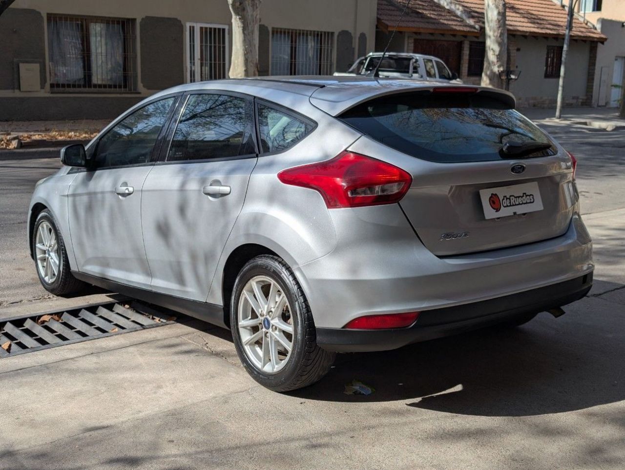 Ford Focus Usado Financiado en Mendoza, deRuedas