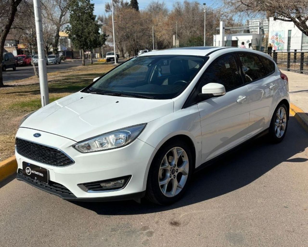 Ford Focus Usado Financiado en Mendoza, deRuedas