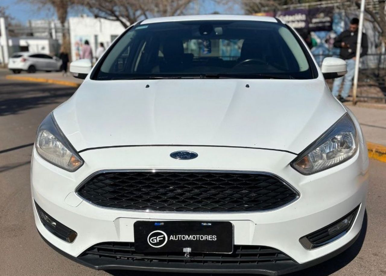 Ford Focus Usado Financiado en Mendoza, deRuedas