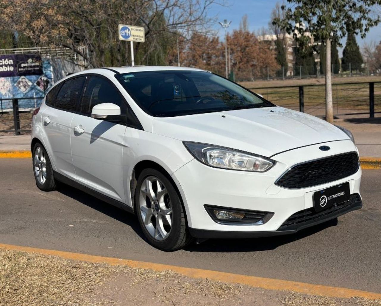 Ford Focus Usado Financiado en Mendoza, deRuedas