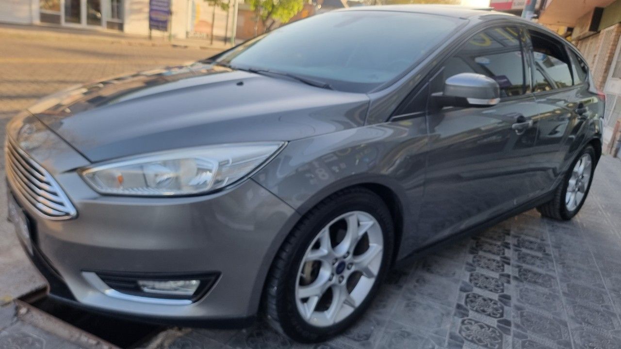 Ford Focus Usado Financiado en Mendoza, deRuedas
