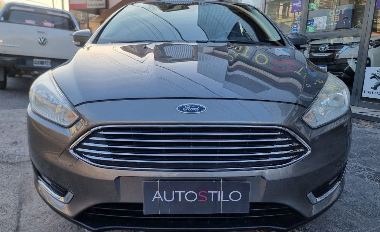 Ford Focus Usado Financiado en Mendoza, deRuedas