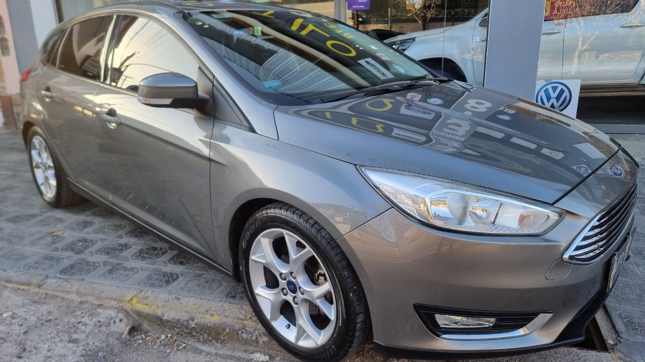 Ford Focus Usado Financiado en Mendoza, deRuedas