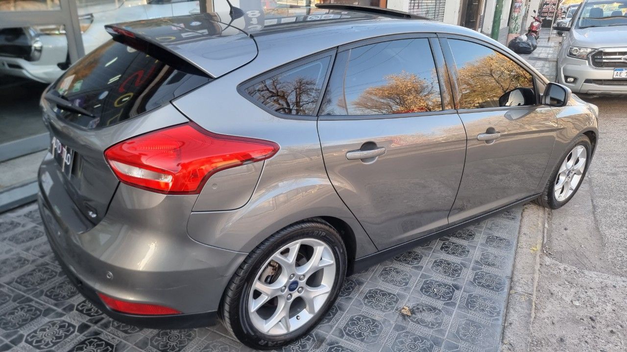 Ford Focus Usado Financiado en Mendoza, deRuedas