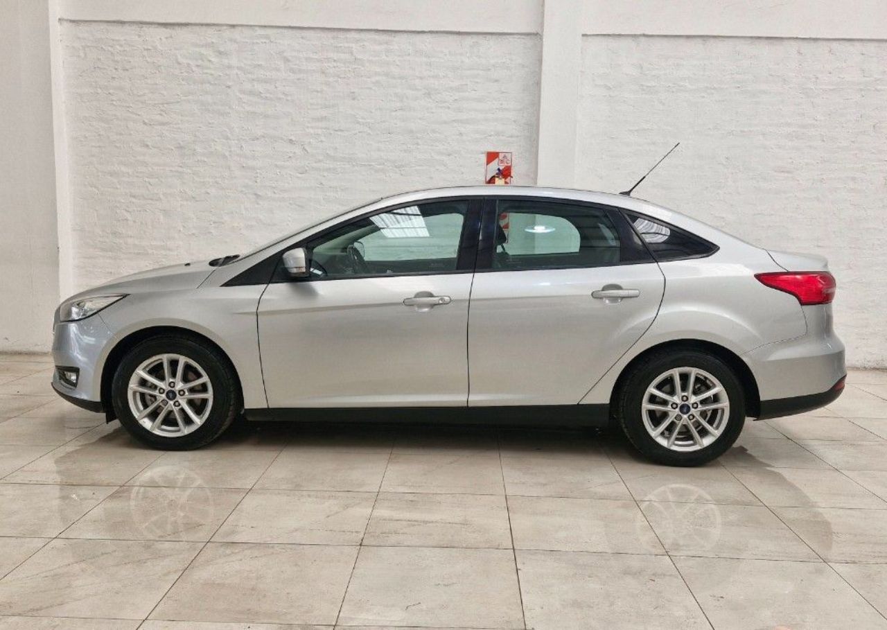 Ford Focus Usado Financiado en Mendoza, deRuedas