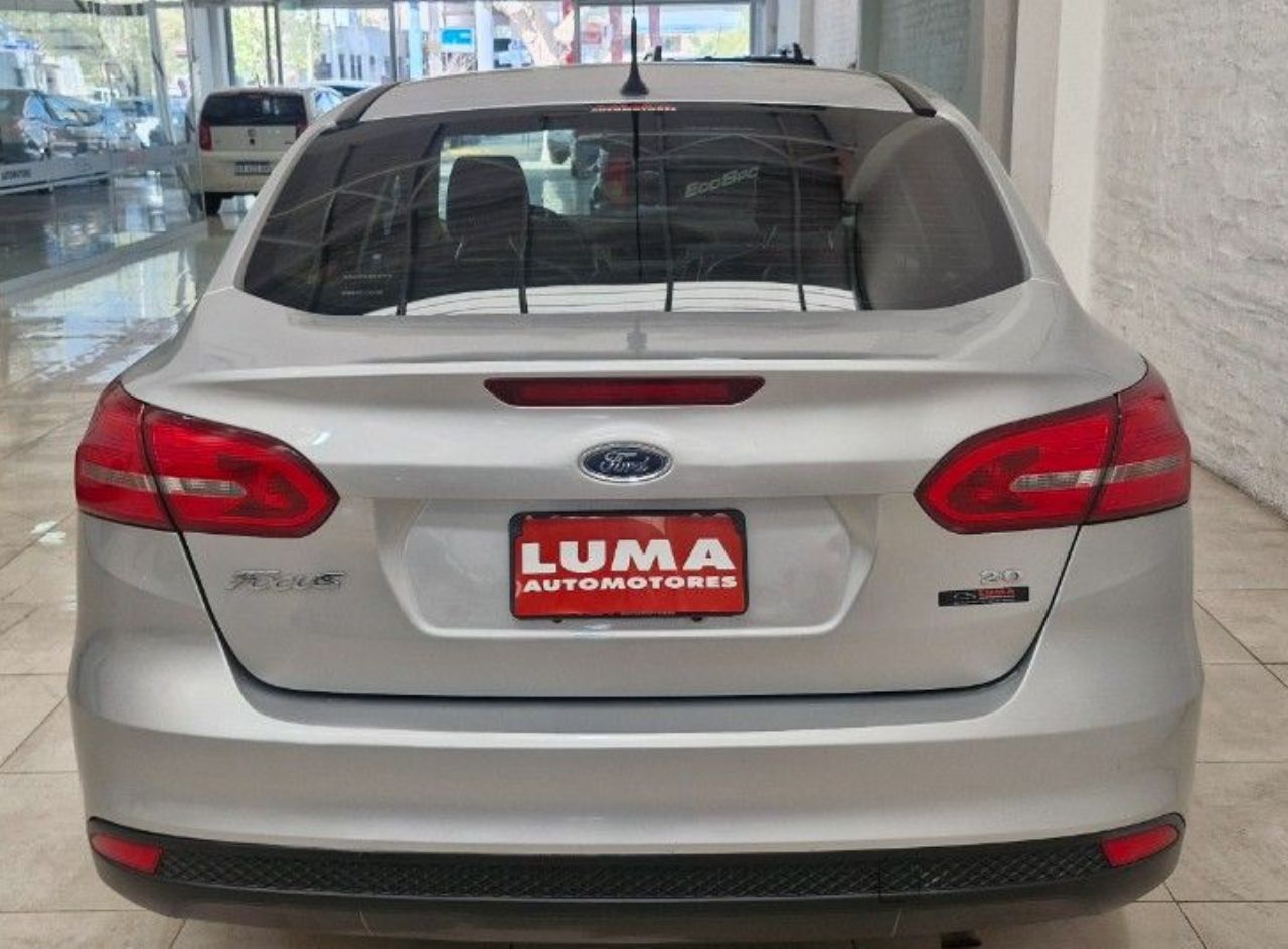 Ford Focus Usado Financiado en Mendoza, deRuedas
