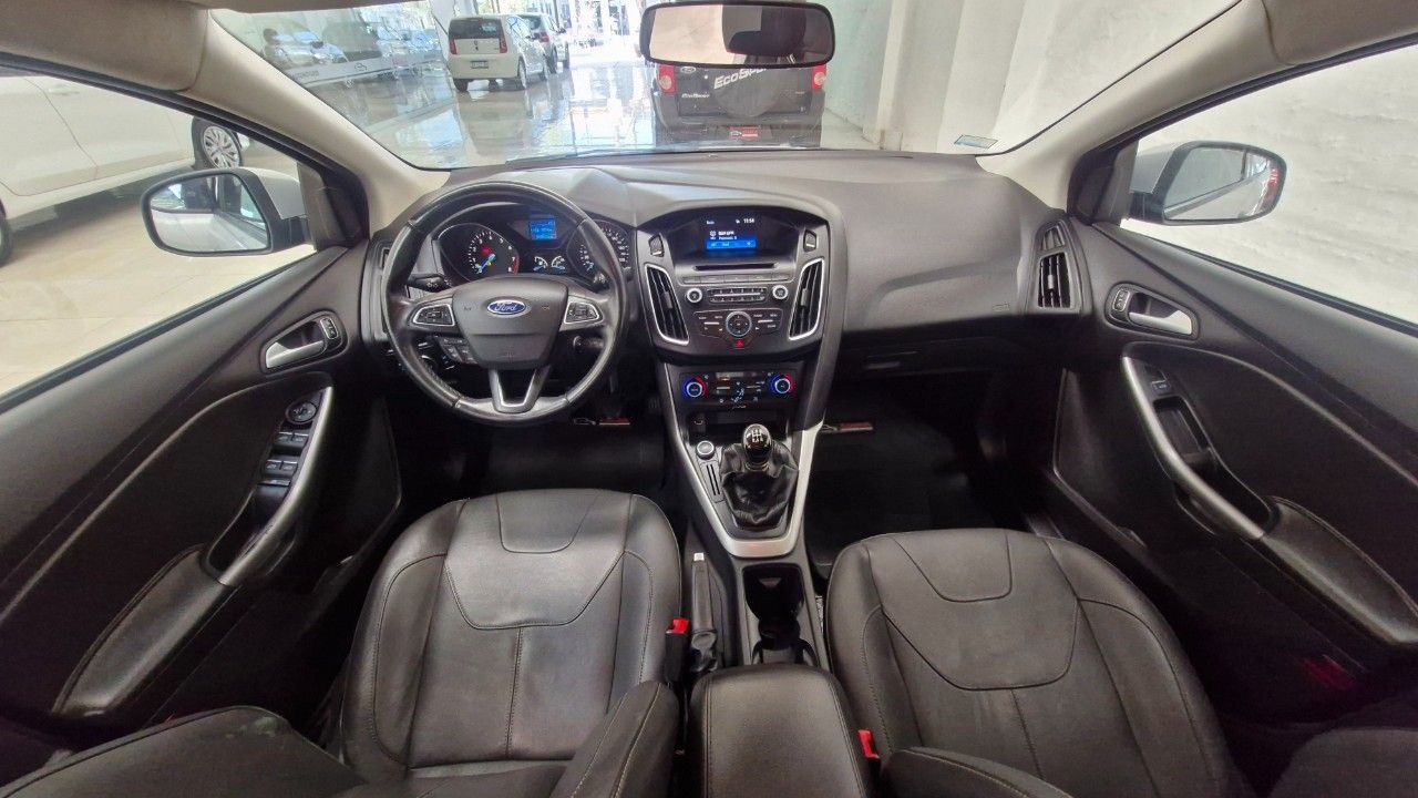 Ford Focus Usado Financiado en Mendoza, deRuedas