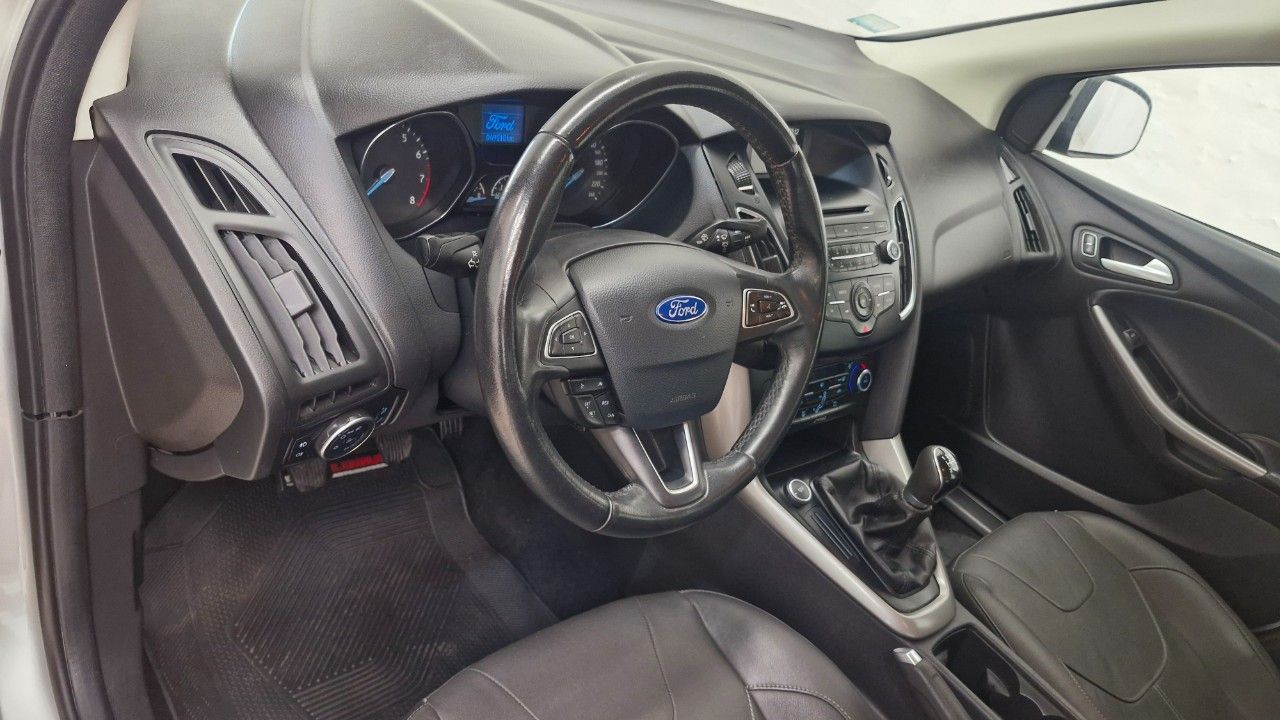 Ford Focus Usado Financiado en Mendoza, deRuedas