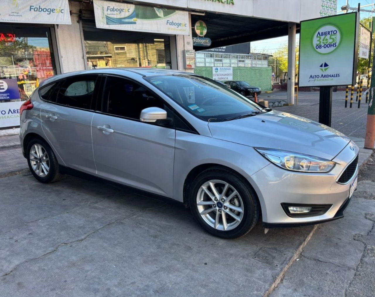 Ford Focus Usado Financiado en Mendoza, deRuedas