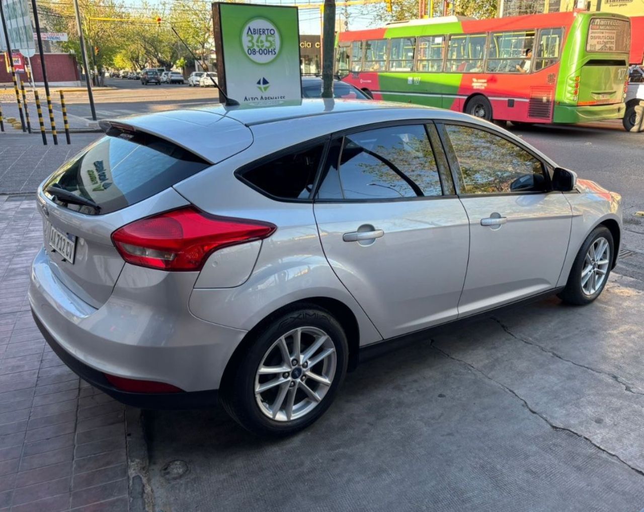 Ford Focus Usado Financiado en Mendoza, deRuedas