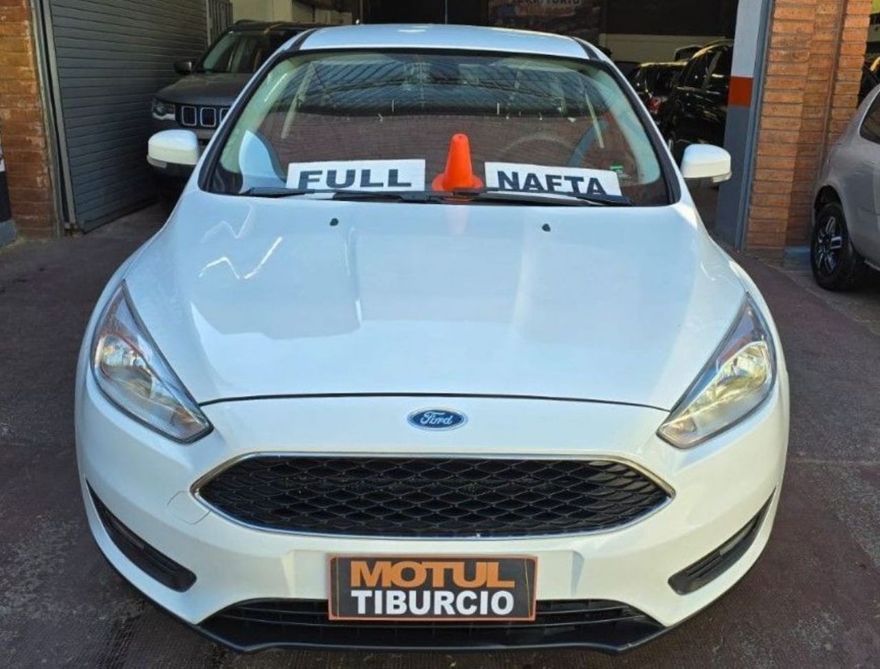 Ford Focus Usado Financiado en Mendoza, deRuedas
