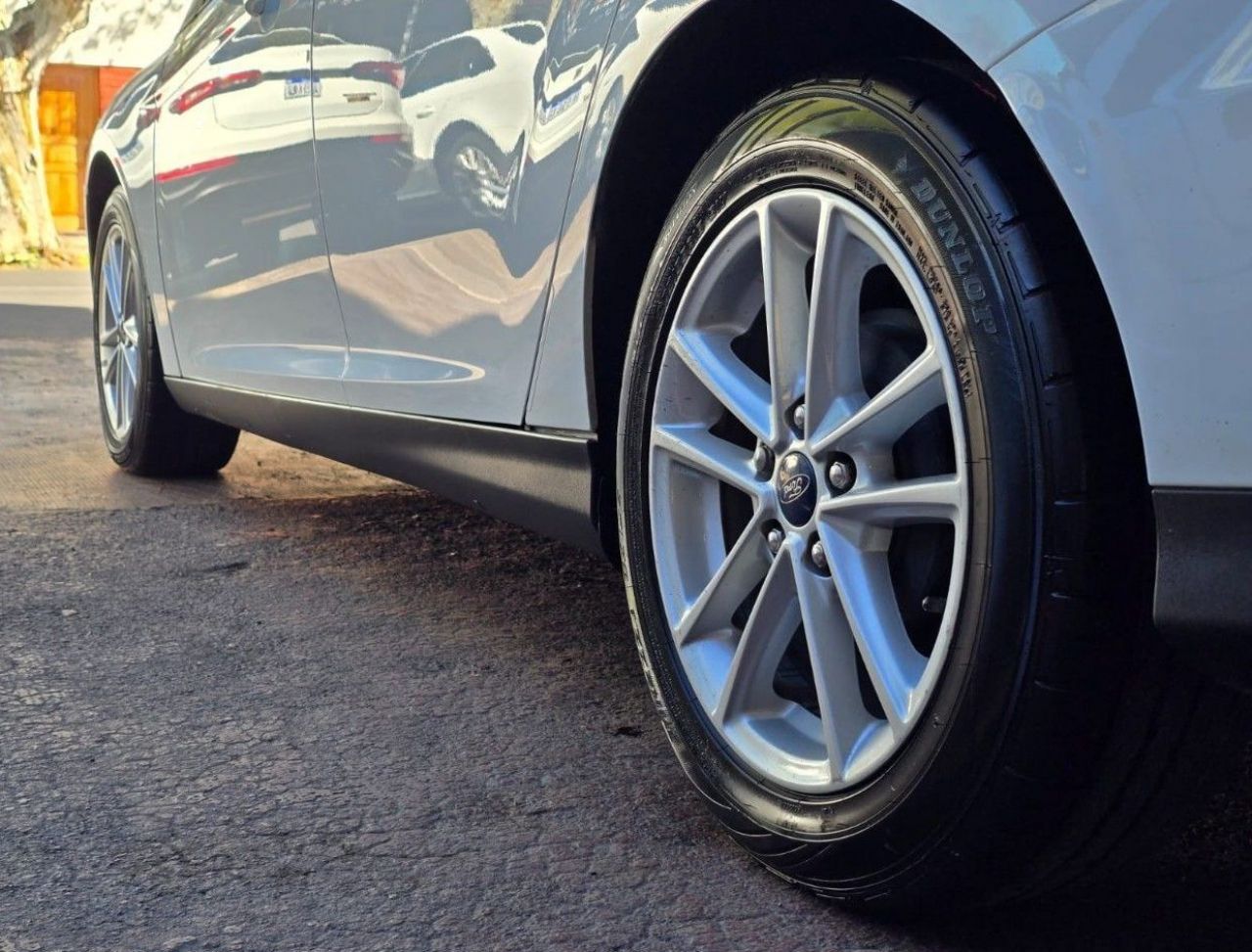 Ford Focus Usado Financiado en Mendoza, deRuedas