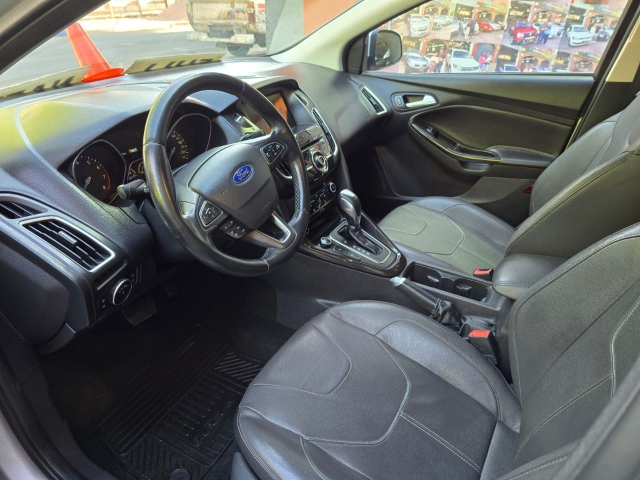 Ford Focus Usado Financiado en Mendoza, deRuedas