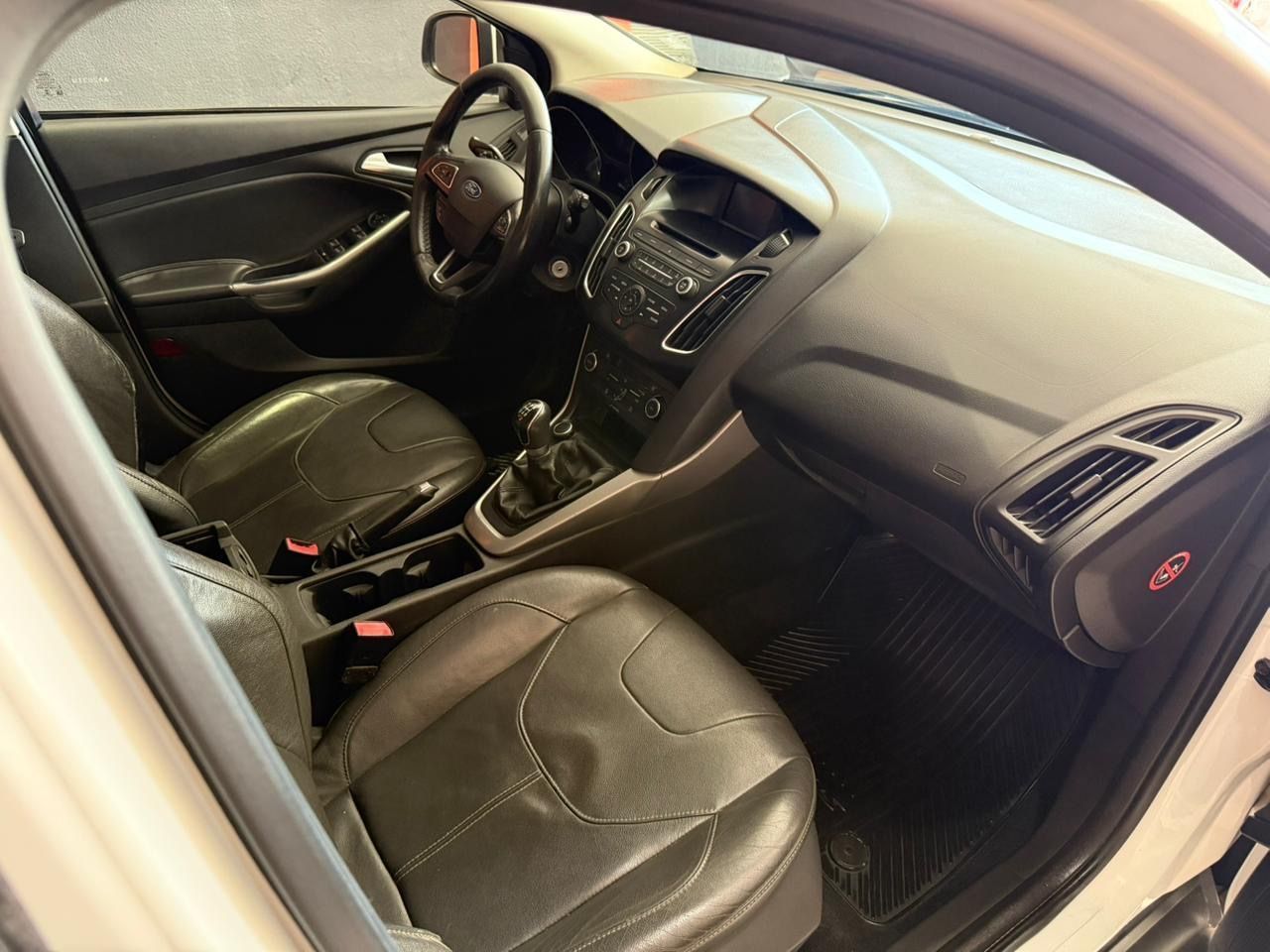 Ford Focus Usado Financiado en Mendoza, deRuedas