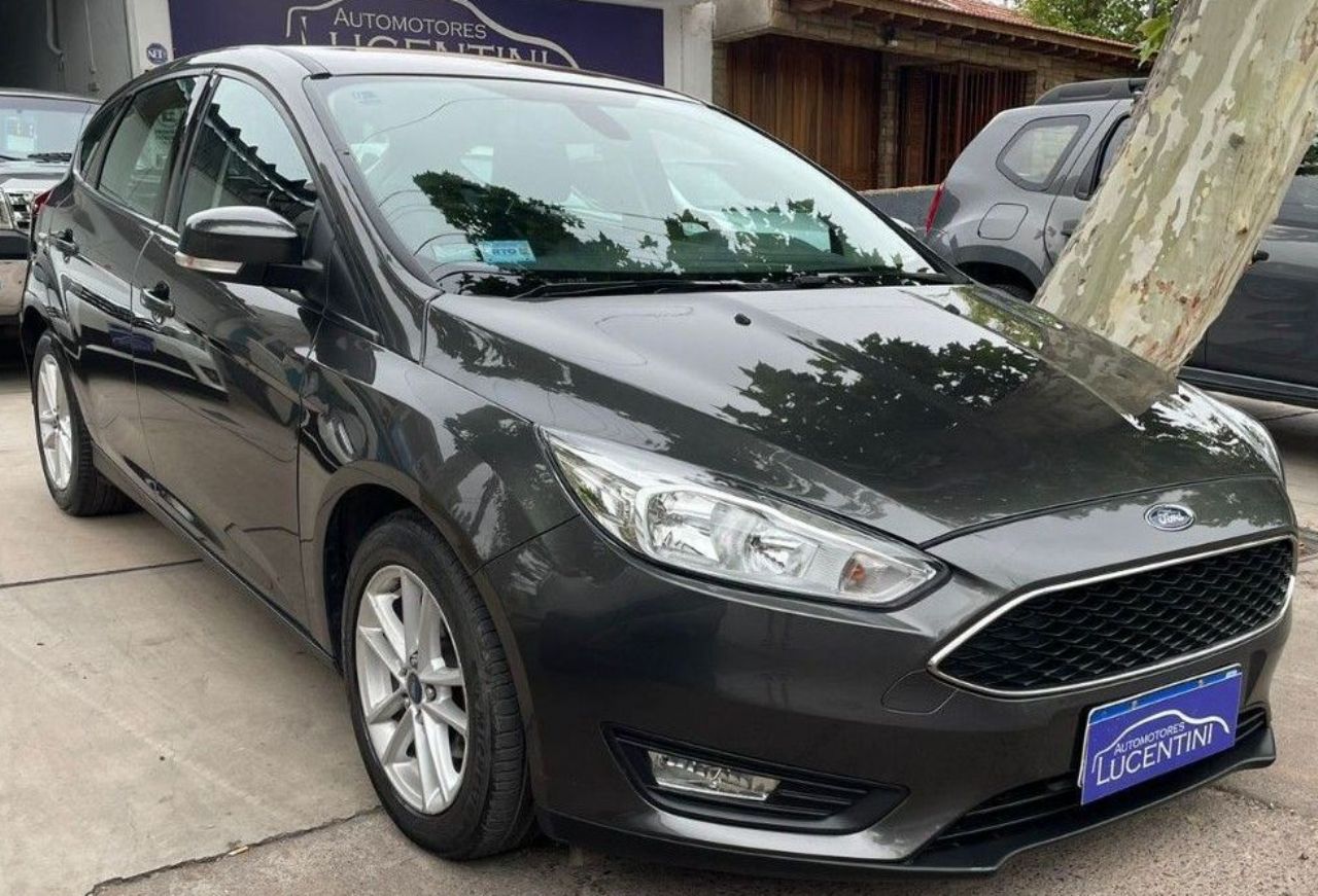 Ford Focus Usado Financiado en Mendoza, deRuedas