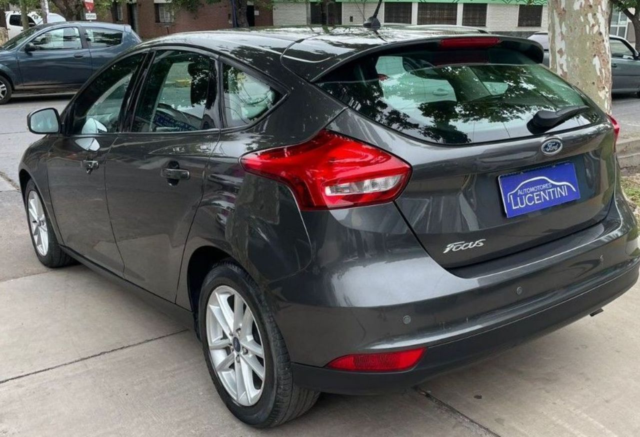 Ford Focus Usado Financiado en Mendoza, deRuedas