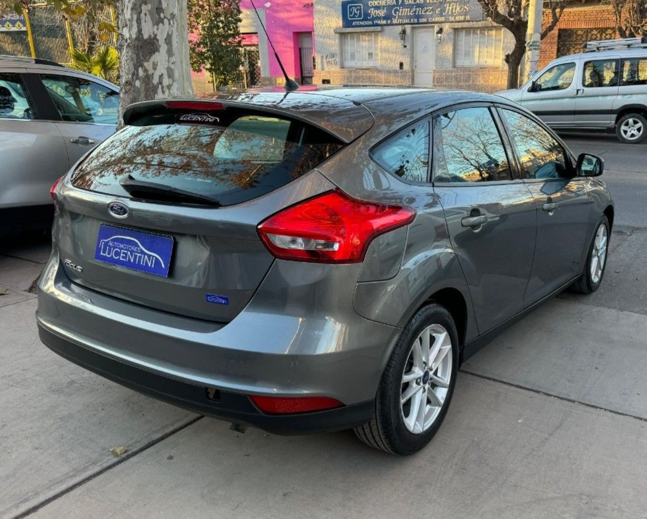 Ford Focus Usado Financiado en Mendoza, deRuedas