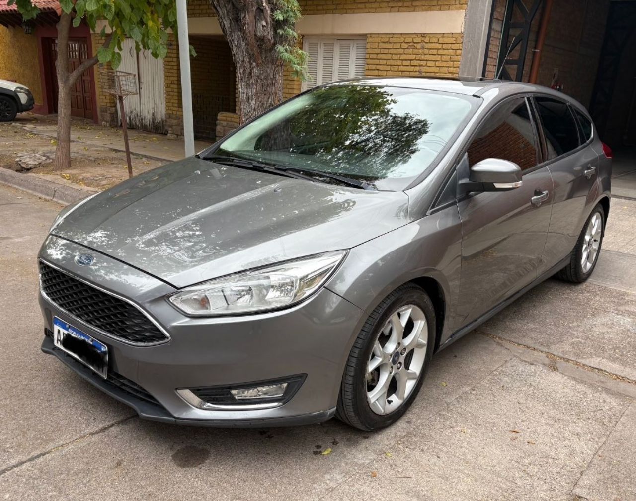 Ford Focus Usado Financiado en Mendoza, deRuedas