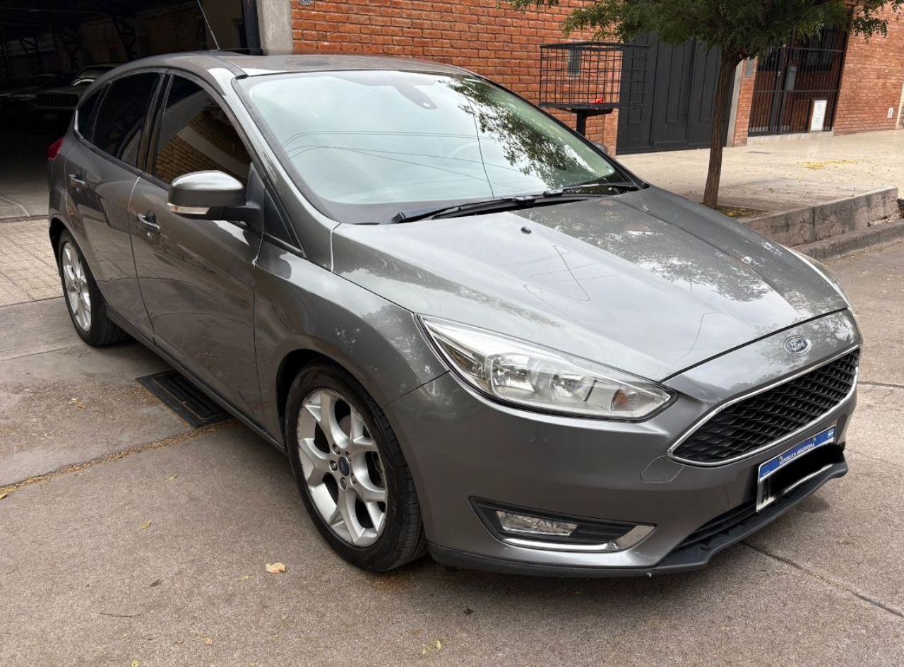 Ford Focus Usado Financiado en Mendoza, deRuedas