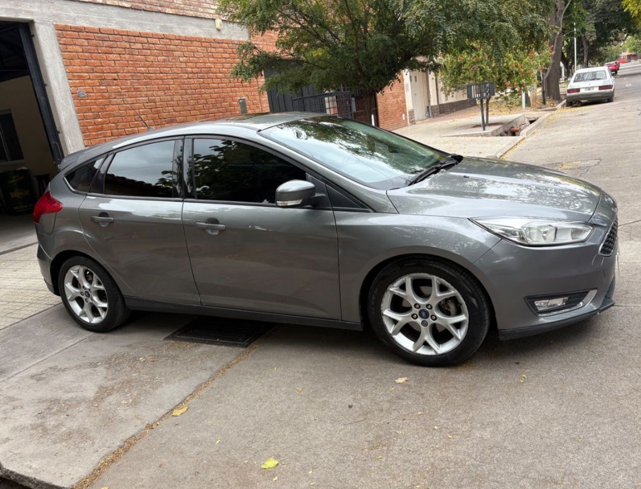 Ford Focus Usado Financiado en Mendoza, deRuedas