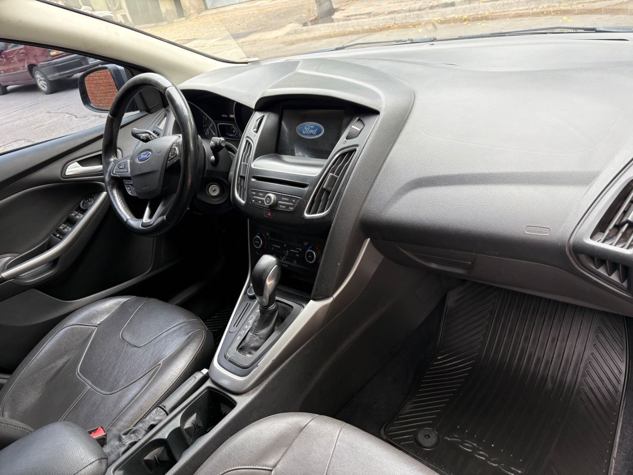 Ford Focus Usado Financiado en Mendoza, deRuedas